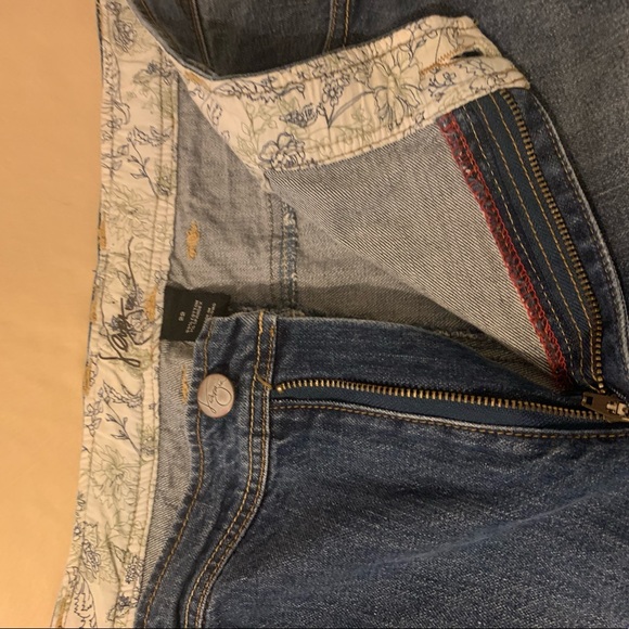Supreme Jean Capri size 22. Brown design on back pocket - Picture 5 of 10